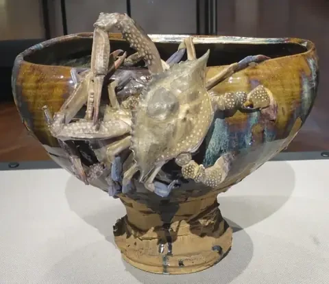 Footed Bowl with Crabs