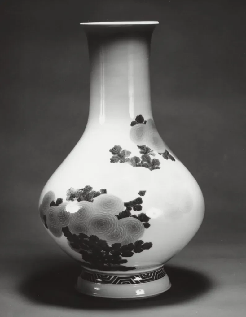 Seifū Yohei III, Vase with Blue and Yellow Chrysanthemums, Walters Art Museum 49.1633