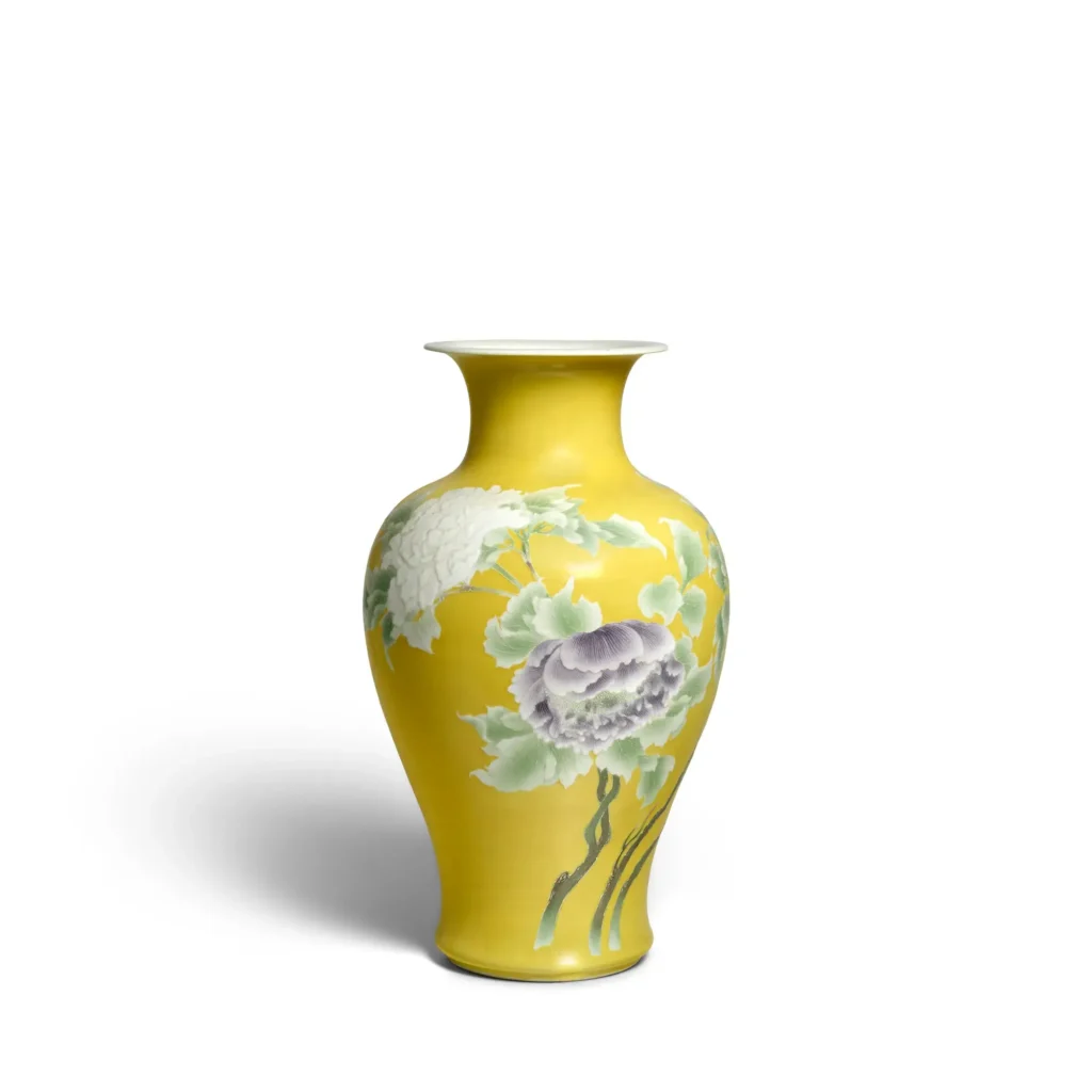 A Large Porcelain Vase, Makuzu (Miyagawa) Kōzan (Bonhams lot 1076, view 1)