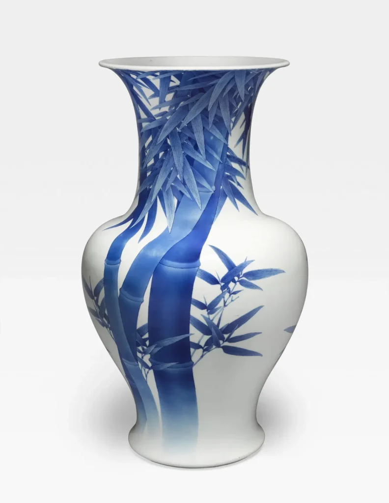 A large porcelain vase, Makuzu (Miyagawa) Kōzan (Bonhams lot 6223, view 1)